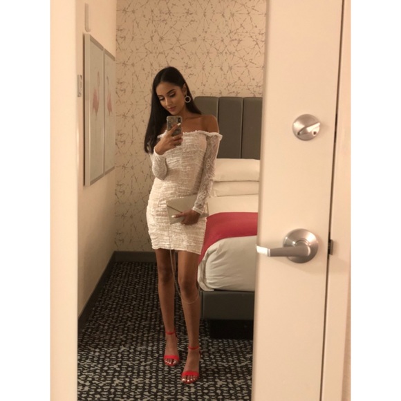 Elle Bodycon Lace Dress - Picture 3 of 3